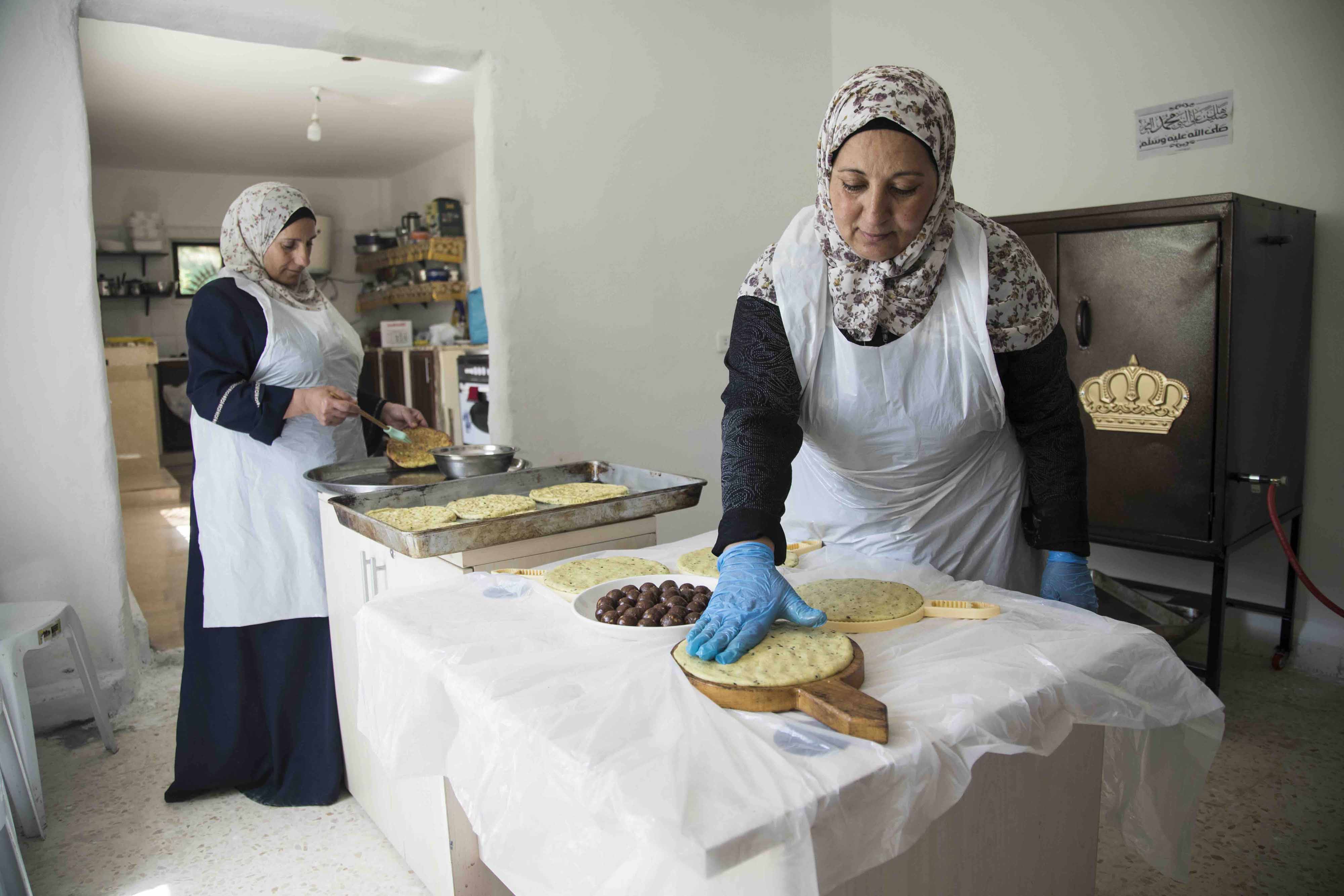 Cooperatives and the wider social and solidarity economy